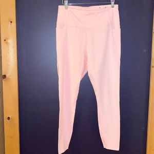 NWOT Crown and Ivy leggings ( workout pants )